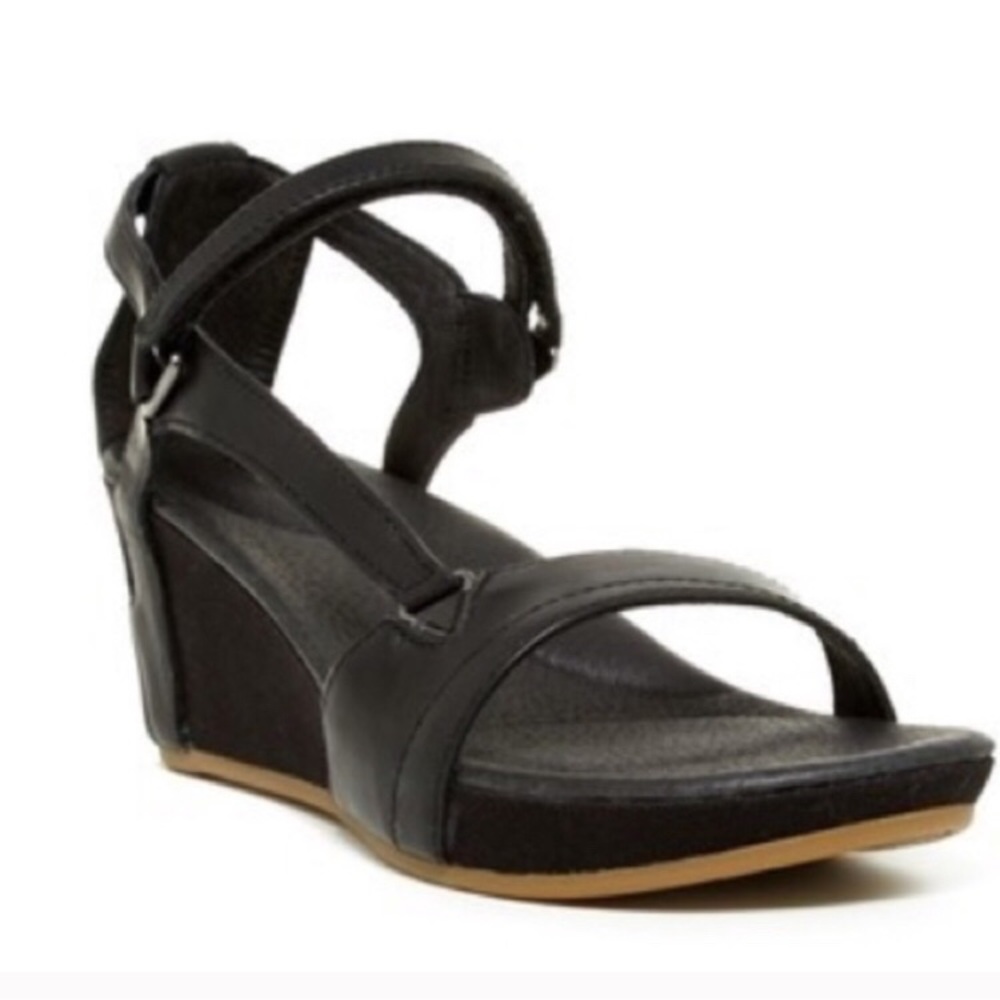 Teva Capri black wedge